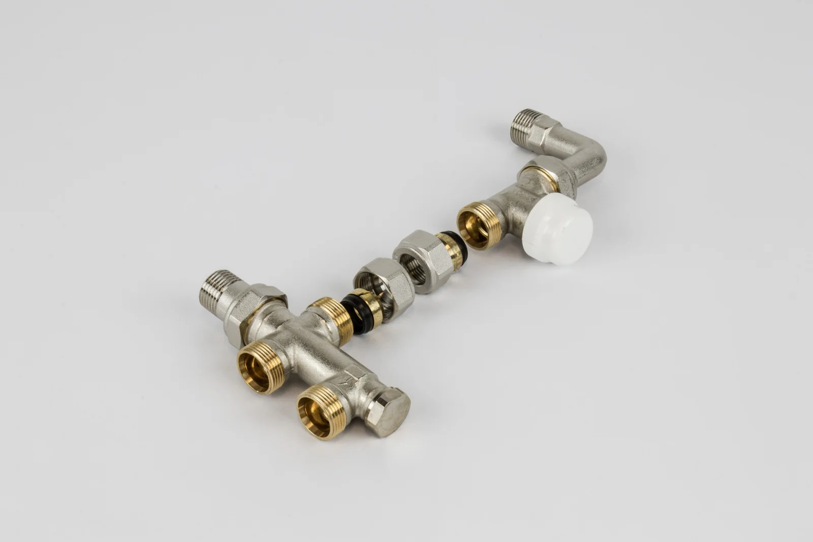 Begetube Driewegset Begetube geschikt voor éénpijpssysteem vloeraansluiting thermostatisch 110220052