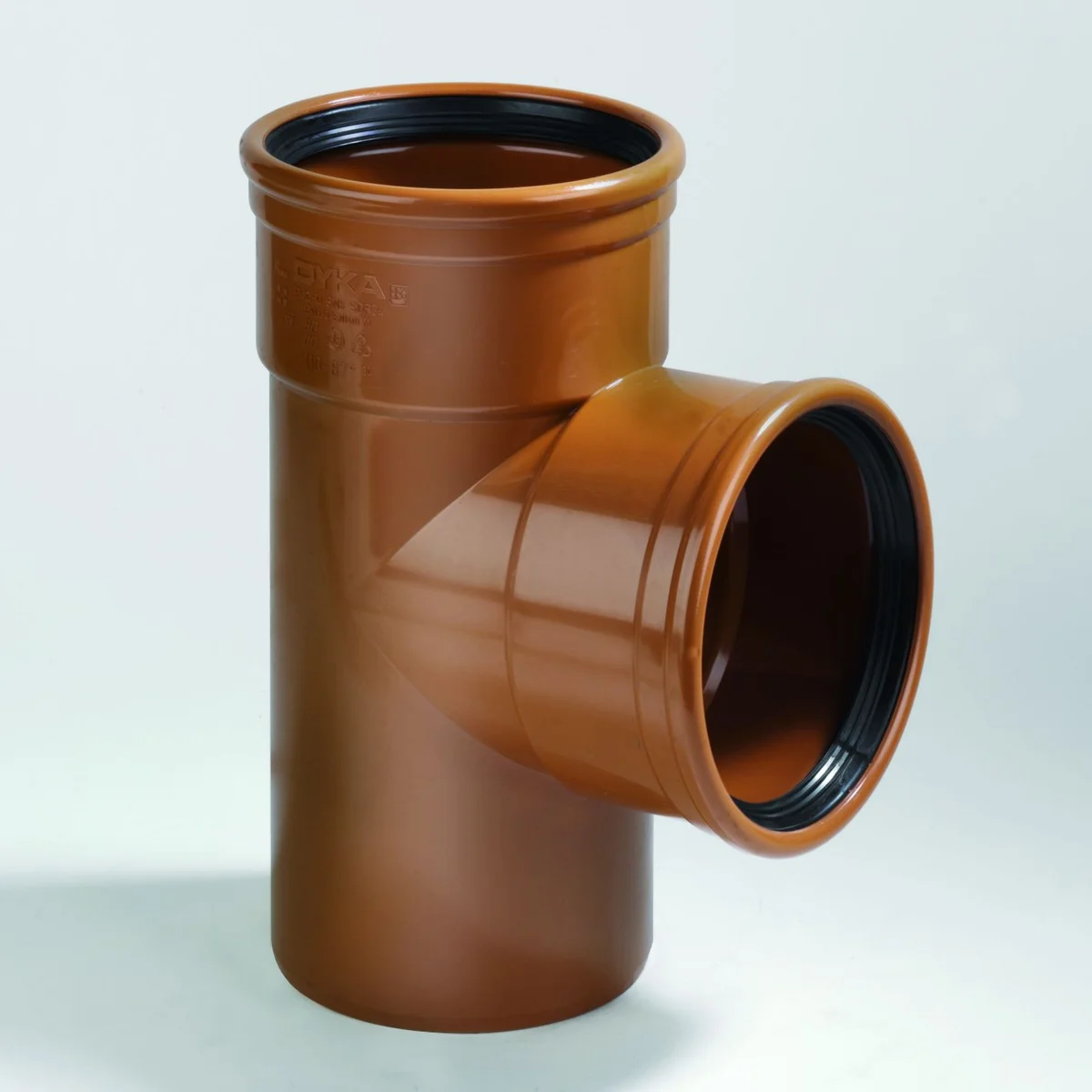 Dyka Polyvinylchlorid (PVC) manchet-T-stuk 90° 110mm SN8 (SDR34) roodbruin BENOR-keur riolering Dyka 20024257
